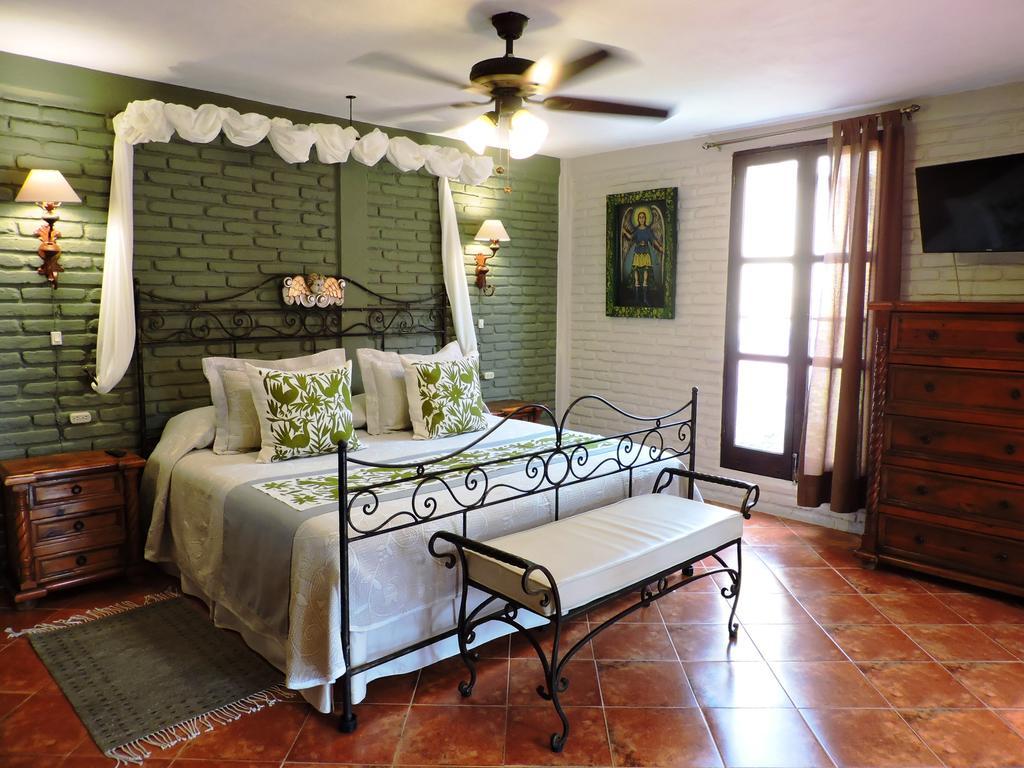 Colibri & 3* San Miguel de Allende